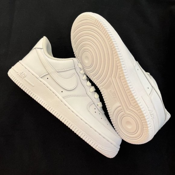 Nike shoes - Picture 5 of 5